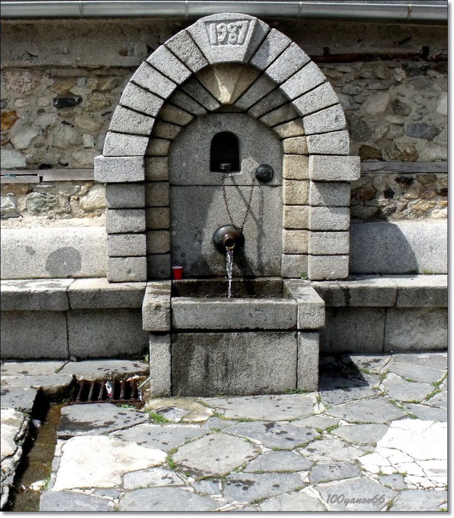 Drinking fountain commercial street in Sopot / На търговската улица by Stefan 100yanov