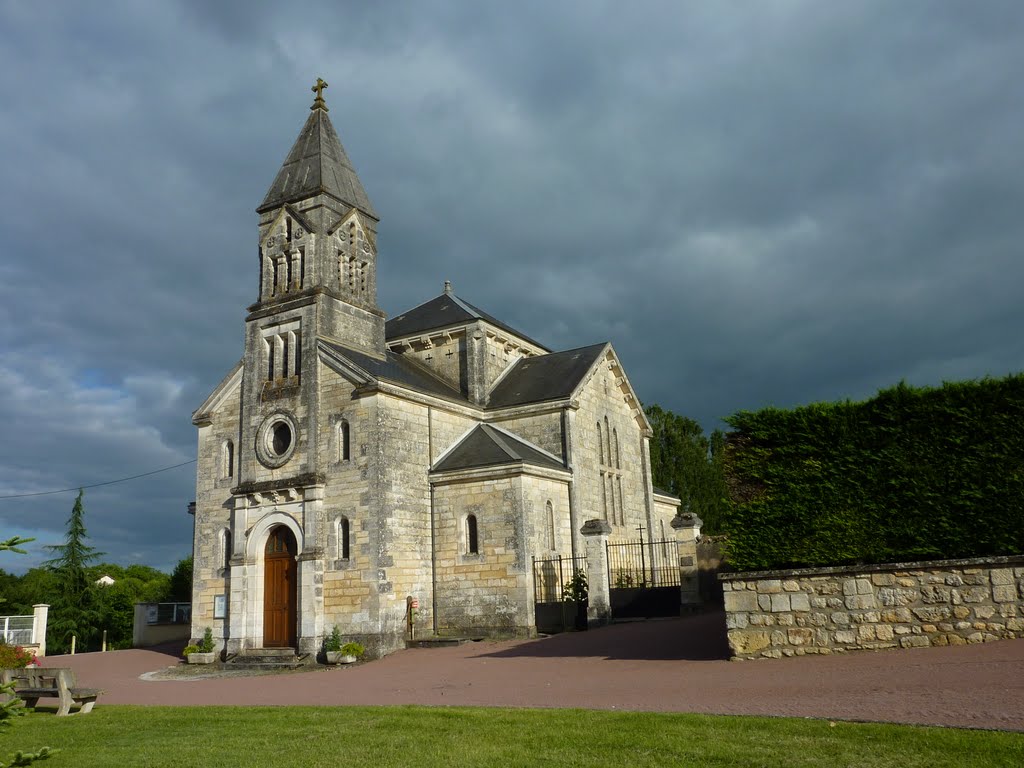 Ligueux Eglise by Bob Adam