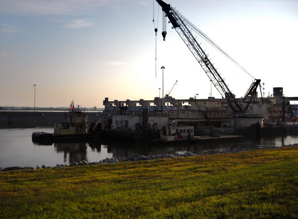 Dredge in Alton, IL by panaili