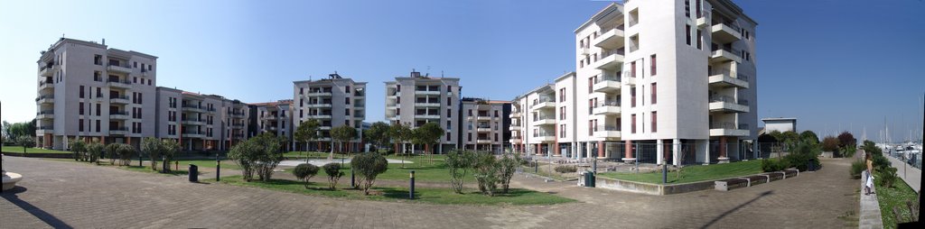 Siedlung am Hafen von Lignano by pschaid