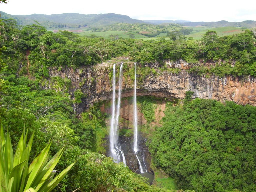 Chamarel Falls by Simonmax80