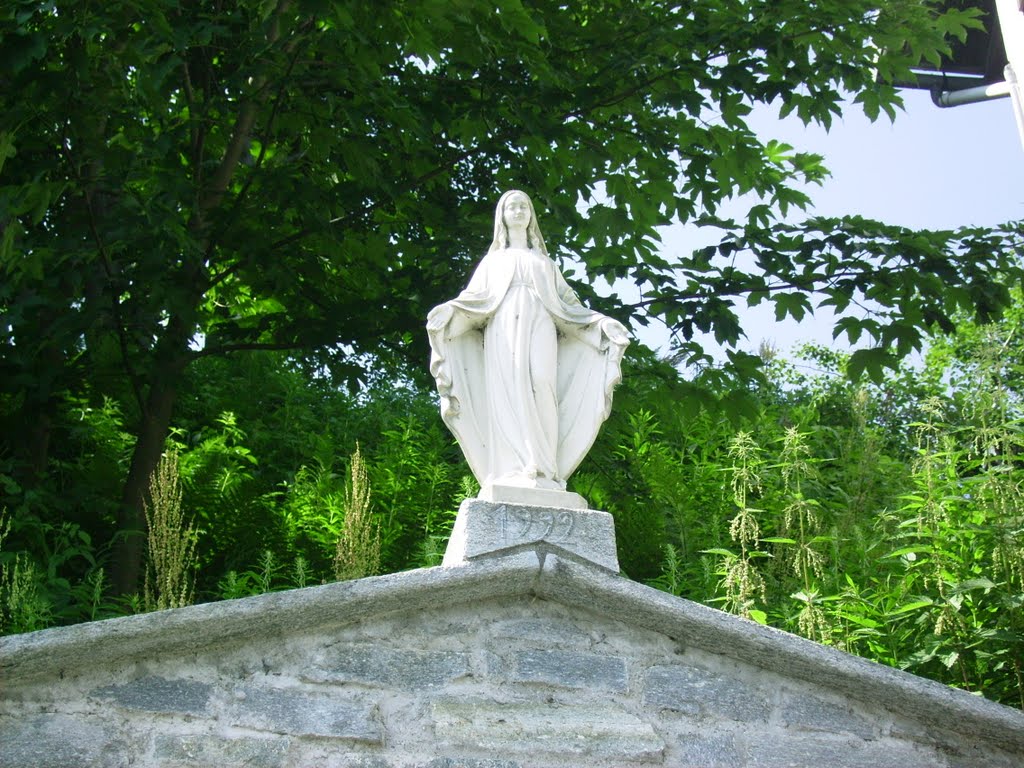 Statua della Madonnina al santuario di Valmala by henry_17