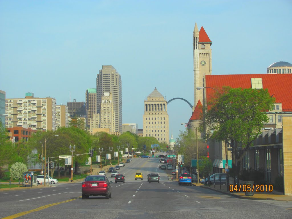 Saint Luis, The Arch, Market St., Missouri, USA by AFIFI