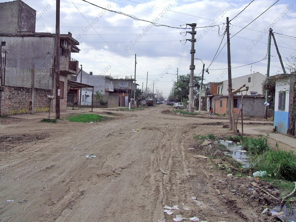 Julio de 2010 - Calles Chavarría y Amambay - Vista hacia el Noreste by Luis Acosta