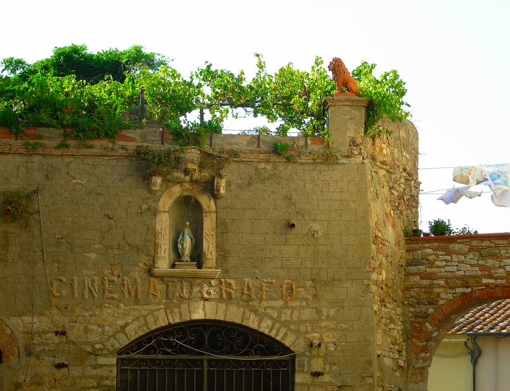 Campiglia Marittima vecchio cinematografo-© by leo1383 by leo1383