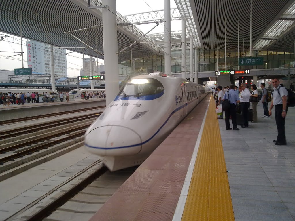 Brand new Wuxi north station platform, CRH-2C high speed train / 无锡北站高铁站台，CRH-2C型车 by John Shen