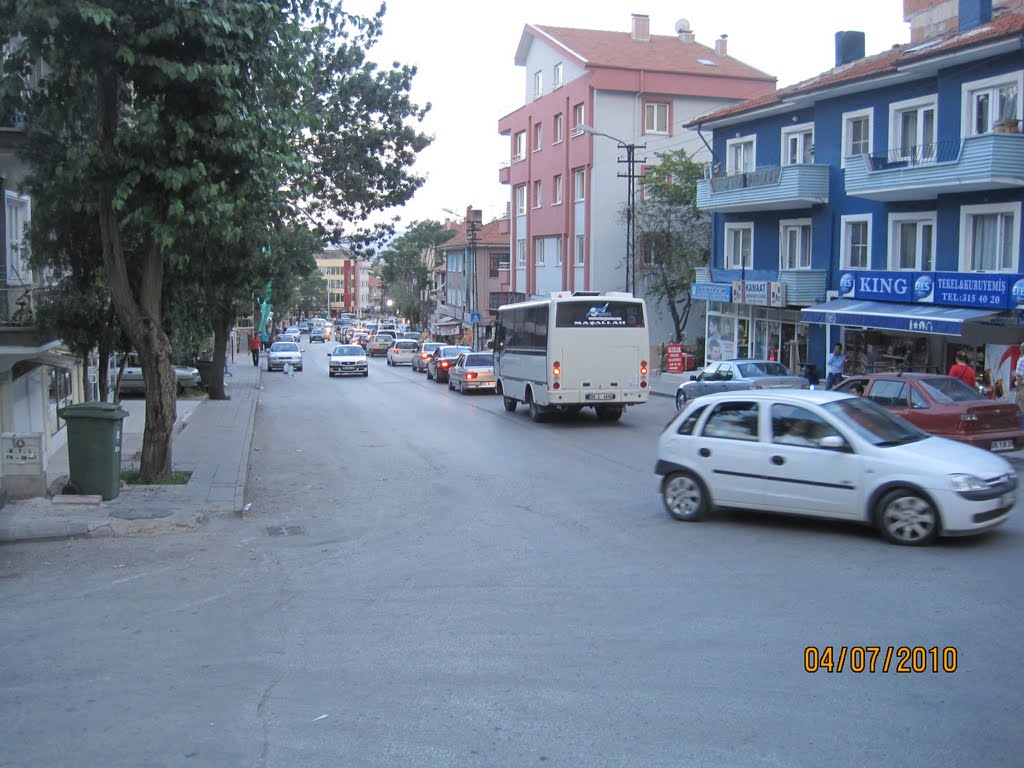 Özen sokak girişinden aşağı Akın caddesi - Eser Hoca by M. Ezher GÜNAY