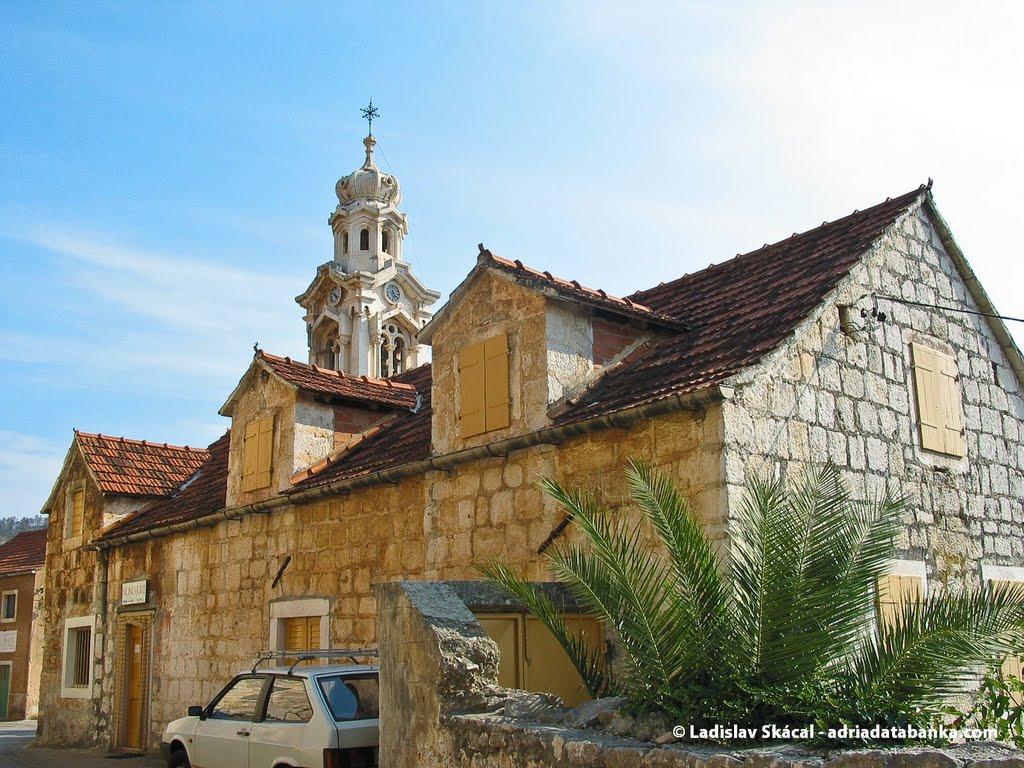 Ložišća - island Brač by adriadatabanka.com