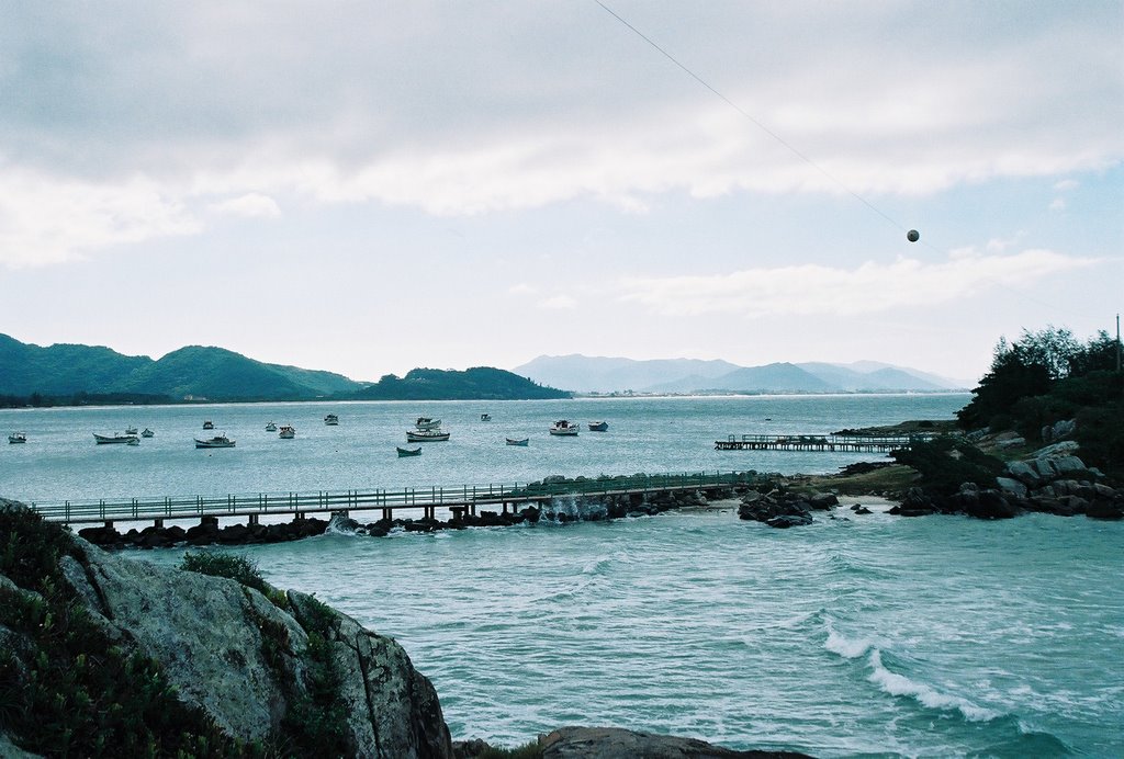 Vista da praia de Matadeiro / Armação by Anisio LN