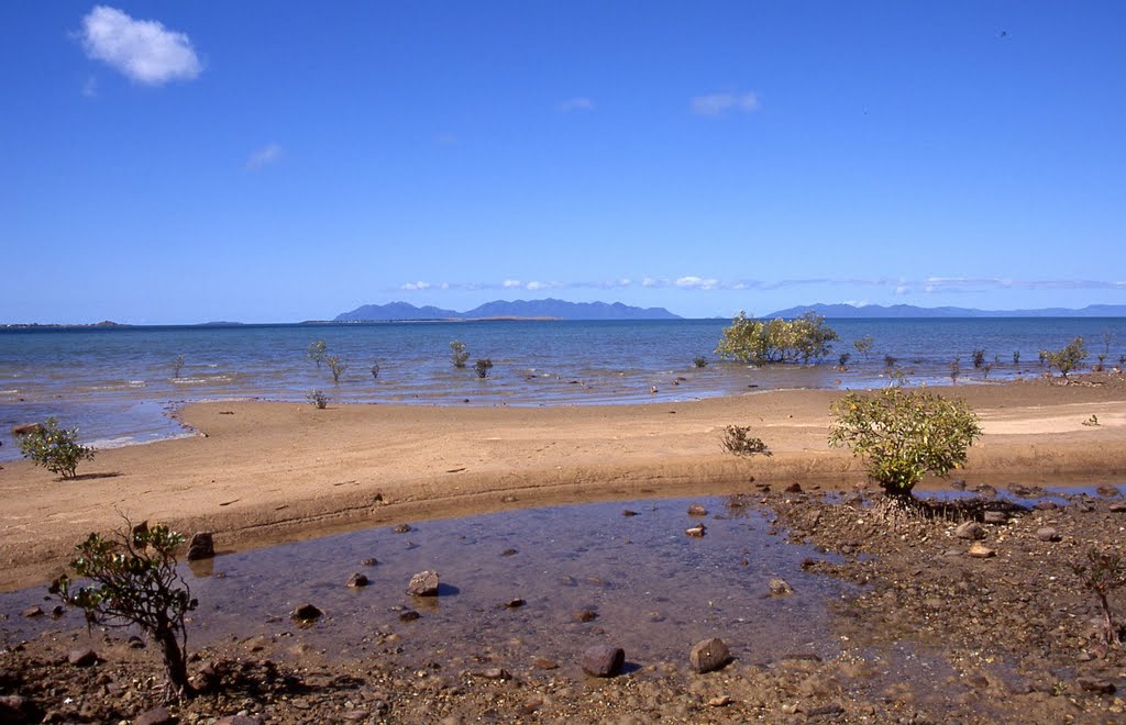 Gloucester Island viewed from Bowen by fabrice.noyelle