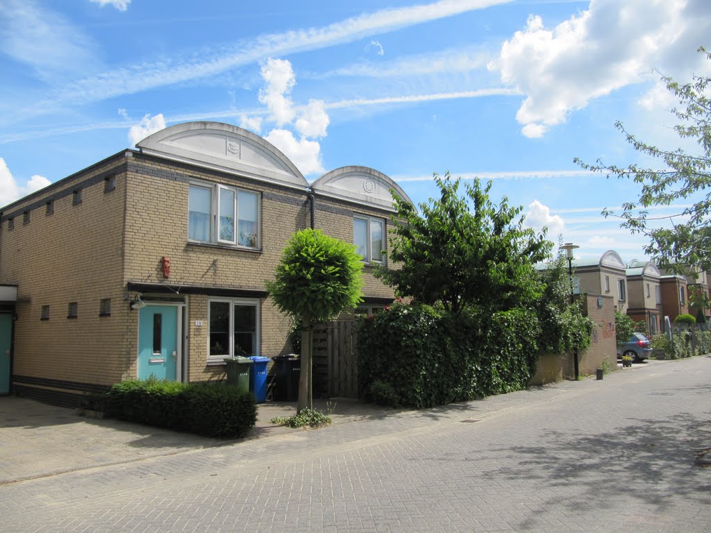 "Nieuwe Muurhuizen" (New wall houses) in the "Verborgen Zone" (Hidden zone) in Kattenbroek by Willem Nabuurs