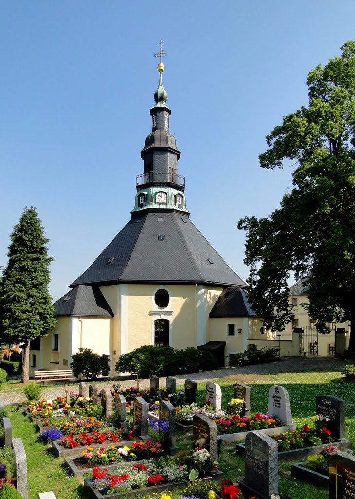 Die weltbekannte Kirche von Seiffen by Norbert Hähle