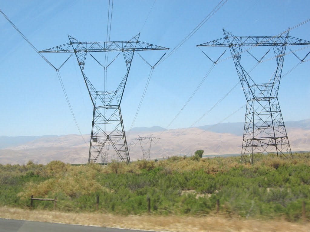 Southern California Edison Path 26 500KV power lines seen from I-5 7/3/10 by disappointed13