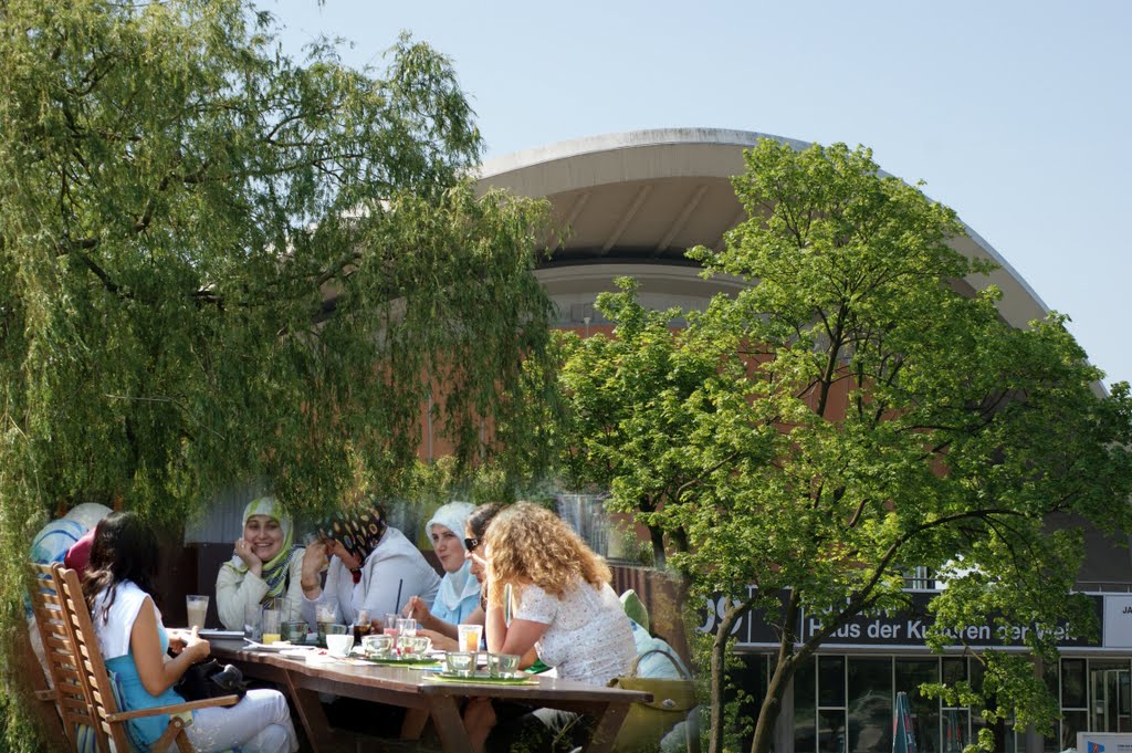 Haus der Kulturen der Welt (Kongresshalle) by klaus183