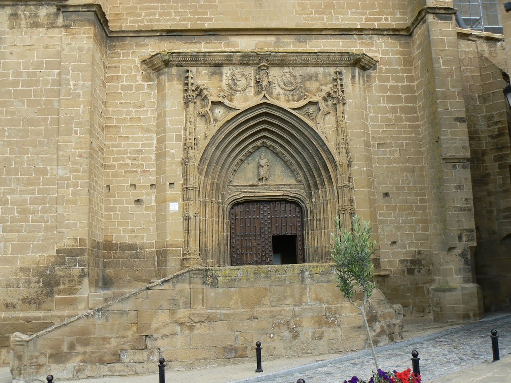 Puerta de la Iglesia. Sádaba. Zaragoza by luisde