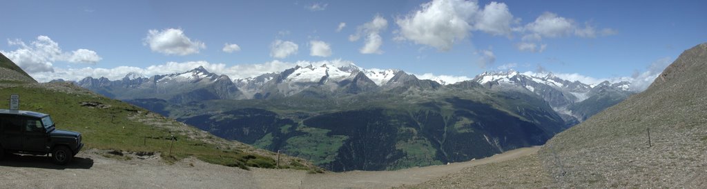 Breithornpass mit Blick auf Aletschgebiet by Roger Trinkler