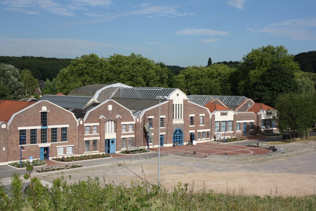 Flottmann-Hallen vom großen Hügel im Skulpturenpark aus by Wanne-Eickeler