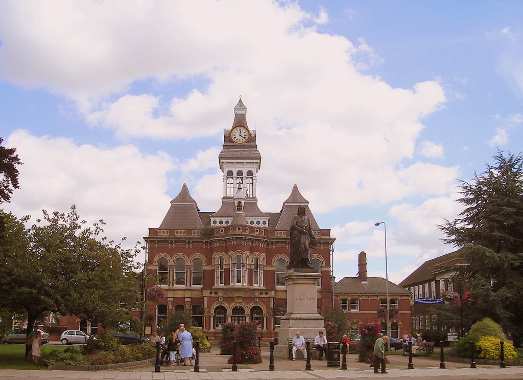 Grantham,Lincolnshire /  Guildhall & statue by rendezvous