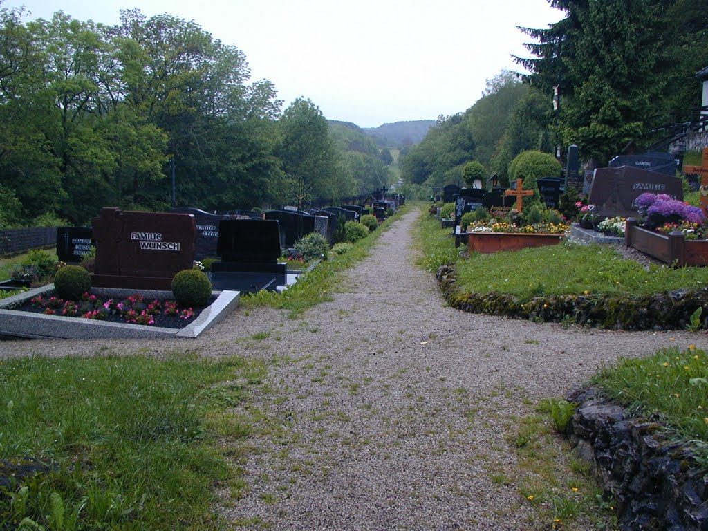 Egloffstein Friedhof by kpzaepfel