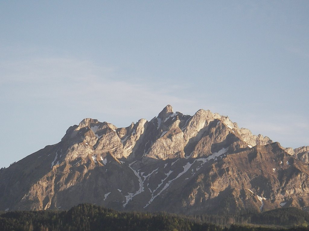 Hausberg Luzerns Pilatus by marselights