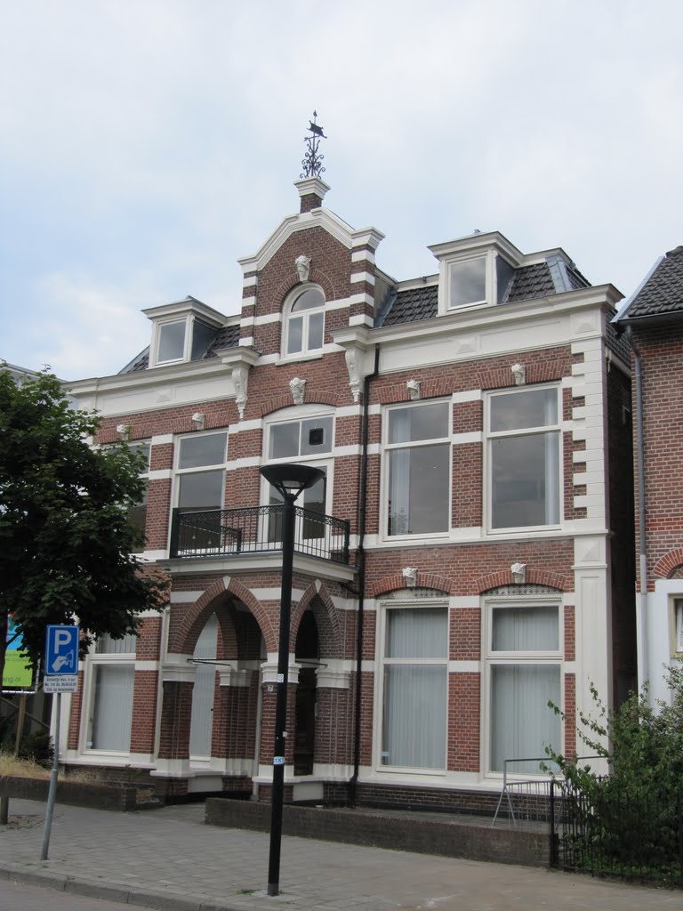 Monumental house on the Bergstraat by Willem Nabuurs