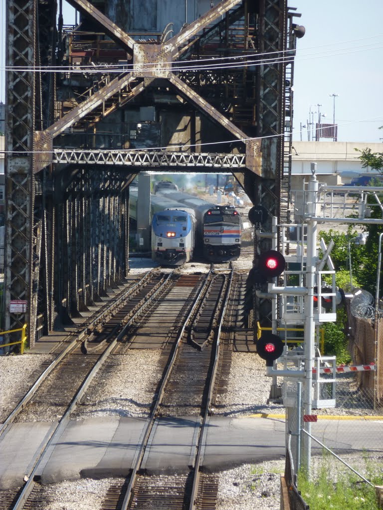 AMTRAK-busy bridge at West 18 Street Chicag by StephanHitzel