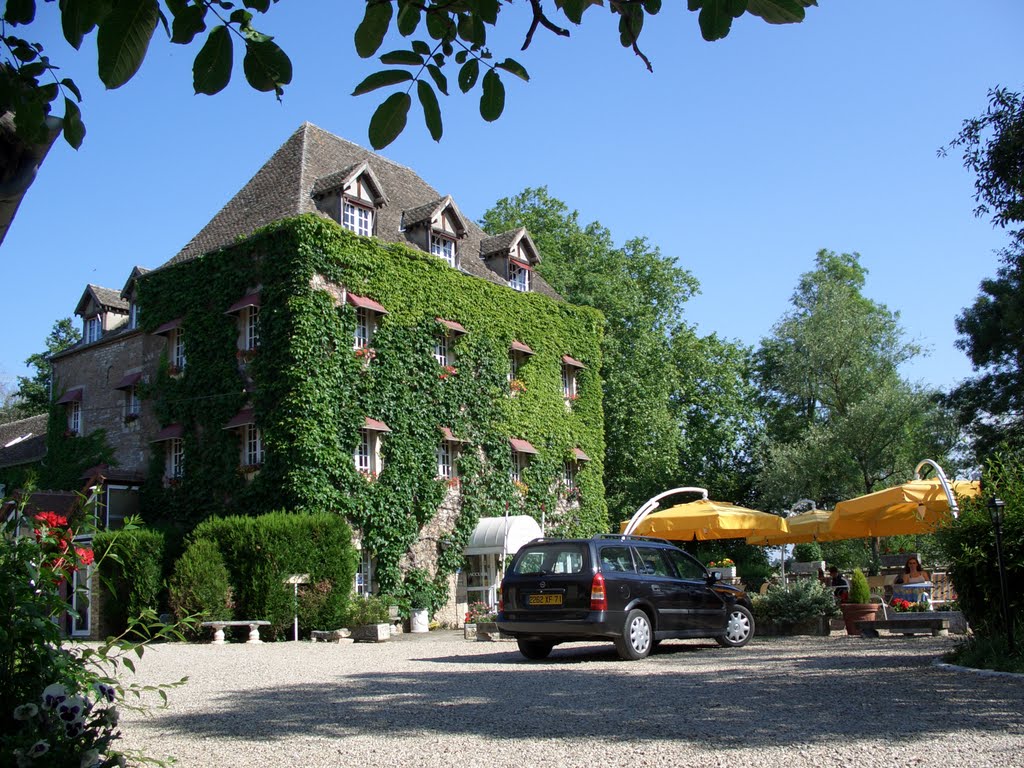 Moulin d'Hauterive, Saint-Gervais-en-Vallière by vandergiessen