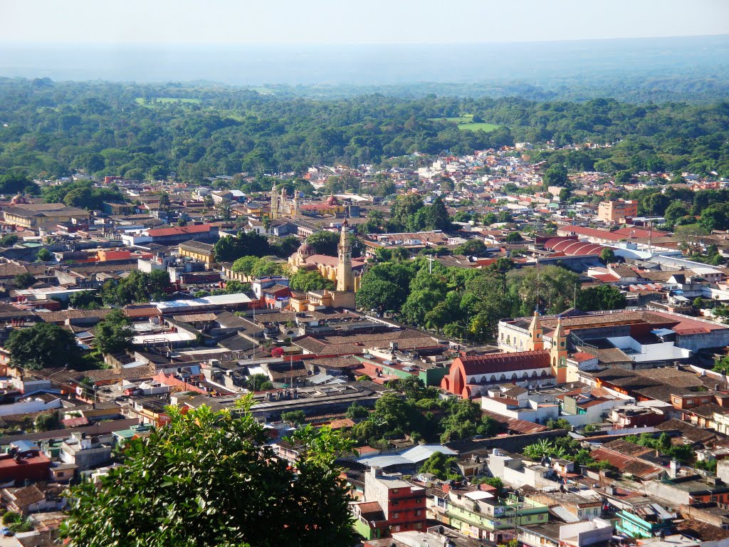 Coatepec: Pueblo Mágico by Alejandro Guzmán Robles