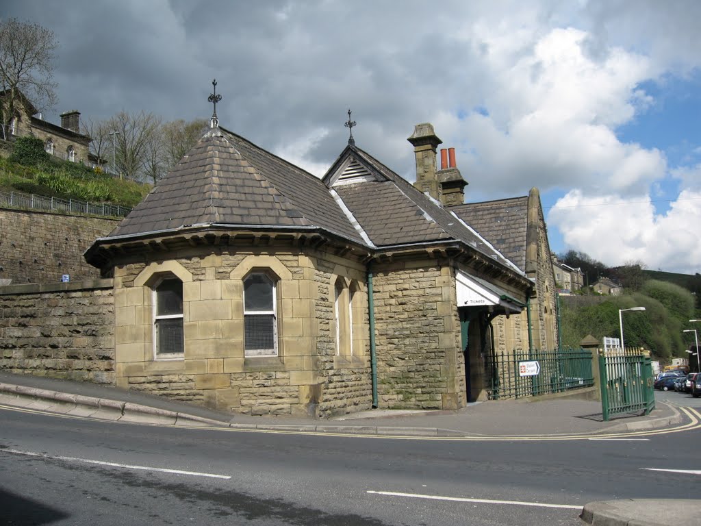 Mossley Railway Station by jozef mikietyn