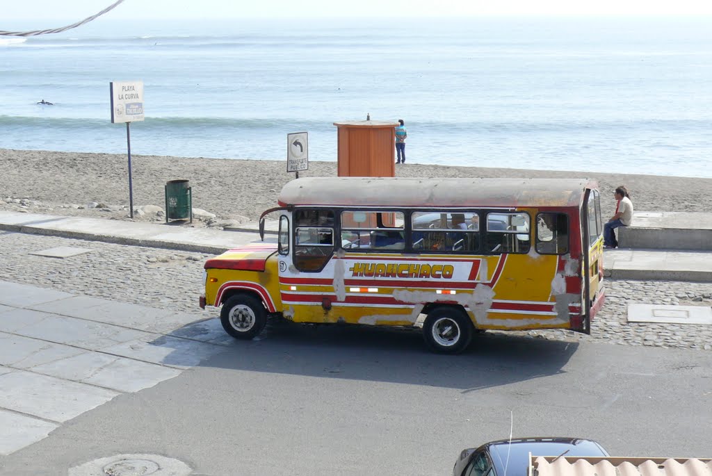 Bus. Huanchaco. Perú by marisa suárez garcía