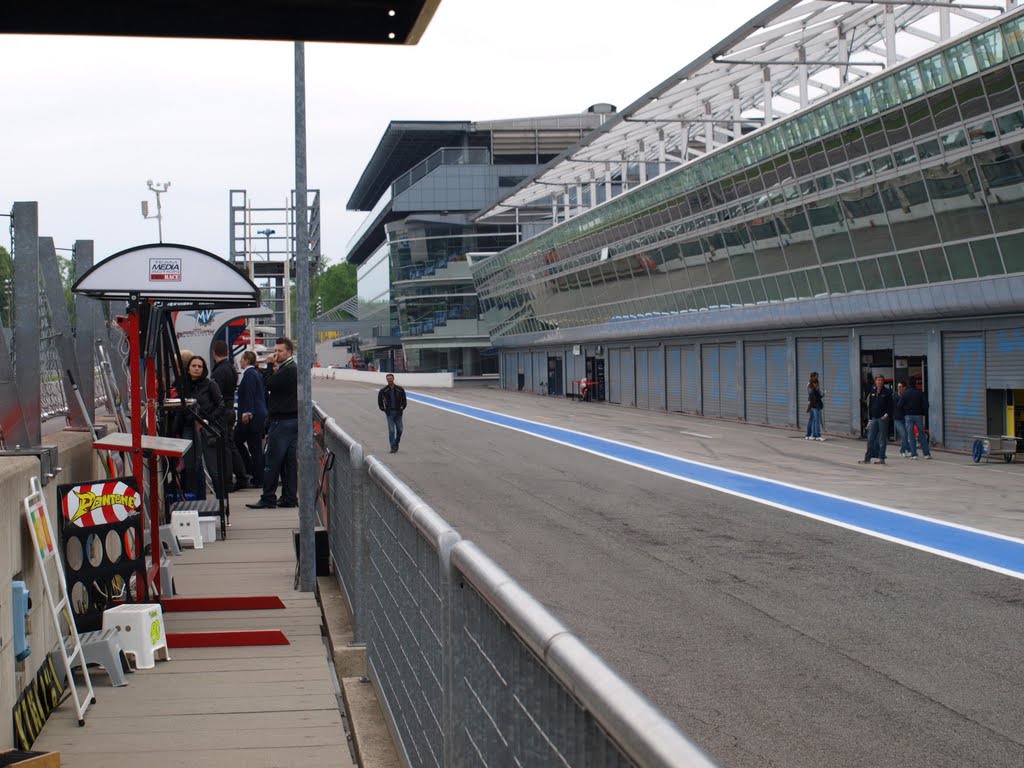 Italia, Monza, autodromo nazionale, pit-lane by Propertis-2 (Peter Pavlov)