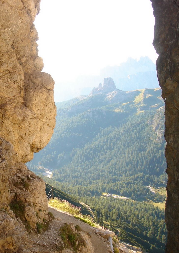 Paesaggio dalla galleria del Lagazuoi by Paolo Bregant