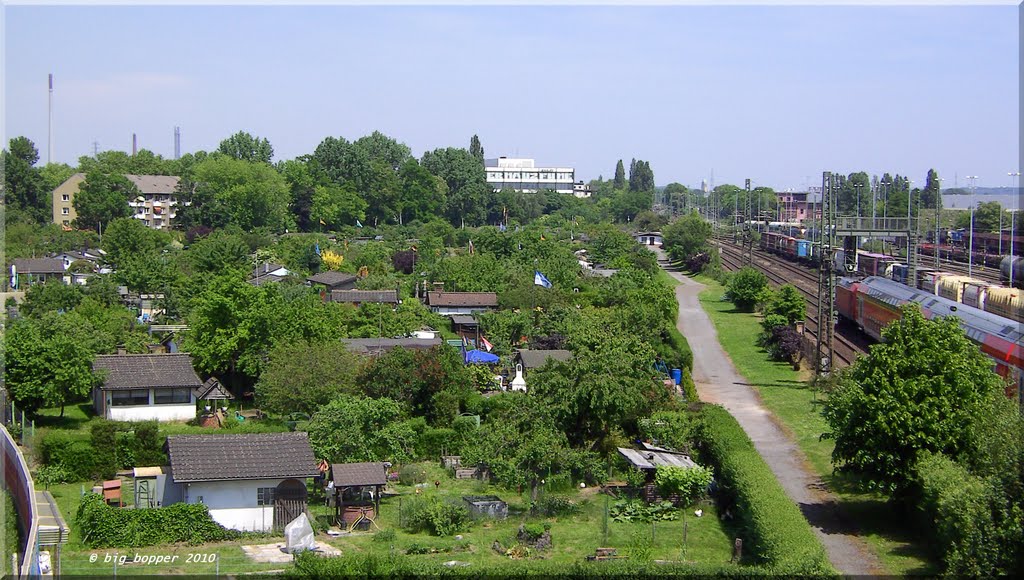 Blick auf die Kleingärten von der Gaterwegbrücke by big_bopper