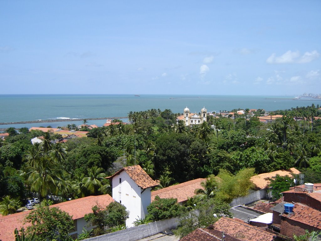 Olinda e Recife (ao fundo à direita) by anaboes