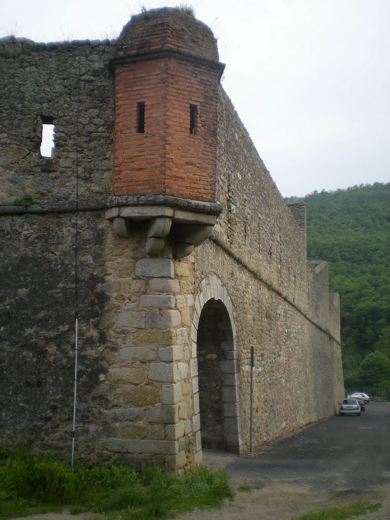 Prats de Molló: Porta i garita by Pedro Salcedo i Vaz