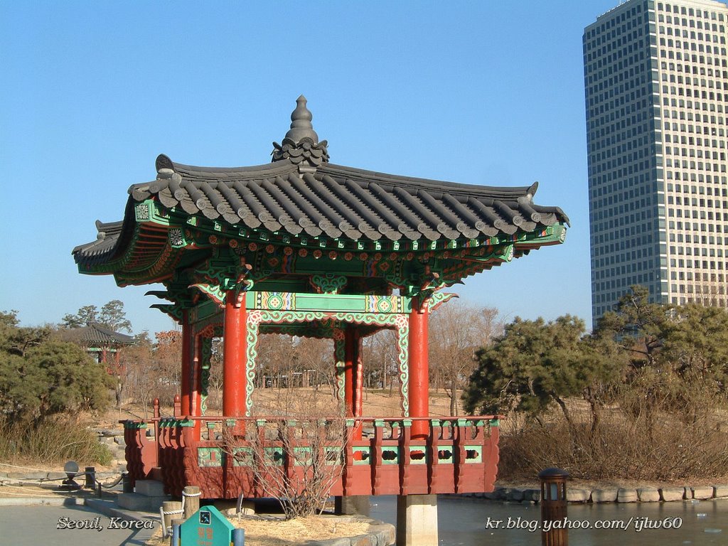 A pavilion in Yeouido park by Lee Iljoo