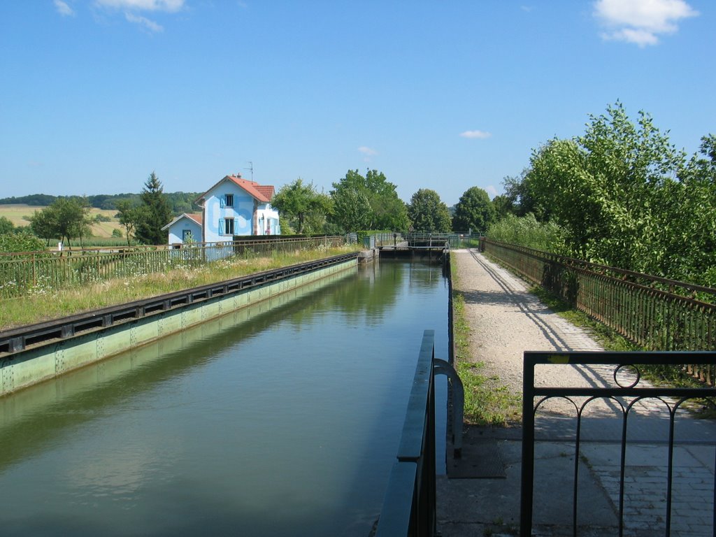 Kanalbrücke vor Schleusse No.5 bei Sevenans by hp.muenger