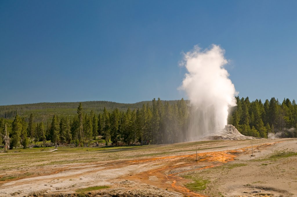 Steamboat Geyser by Urs Baumgartner