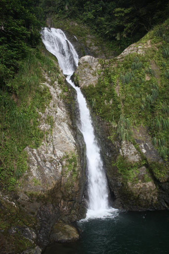 Salto Doña Juana-Villalba by Ricardo David Jusino