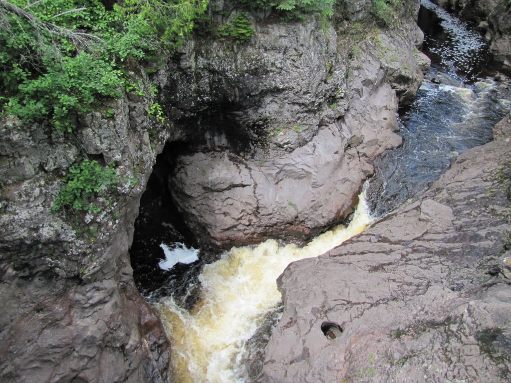 Temperance River Potholes by Chris Sanfino