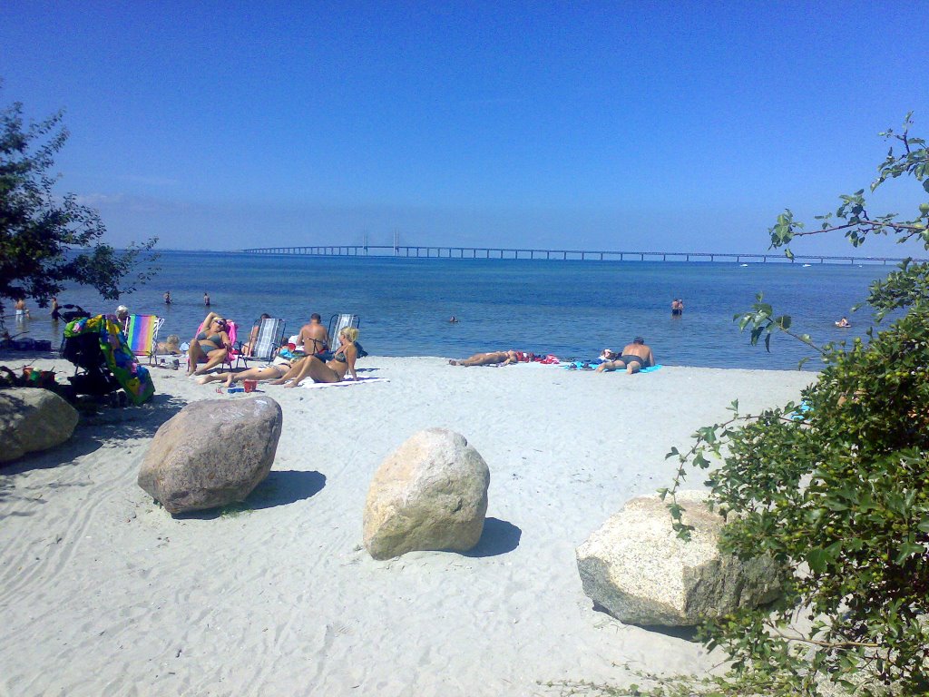 Klagshamn Strand, udsigt mod Øresundsbroen by TaxaFinn