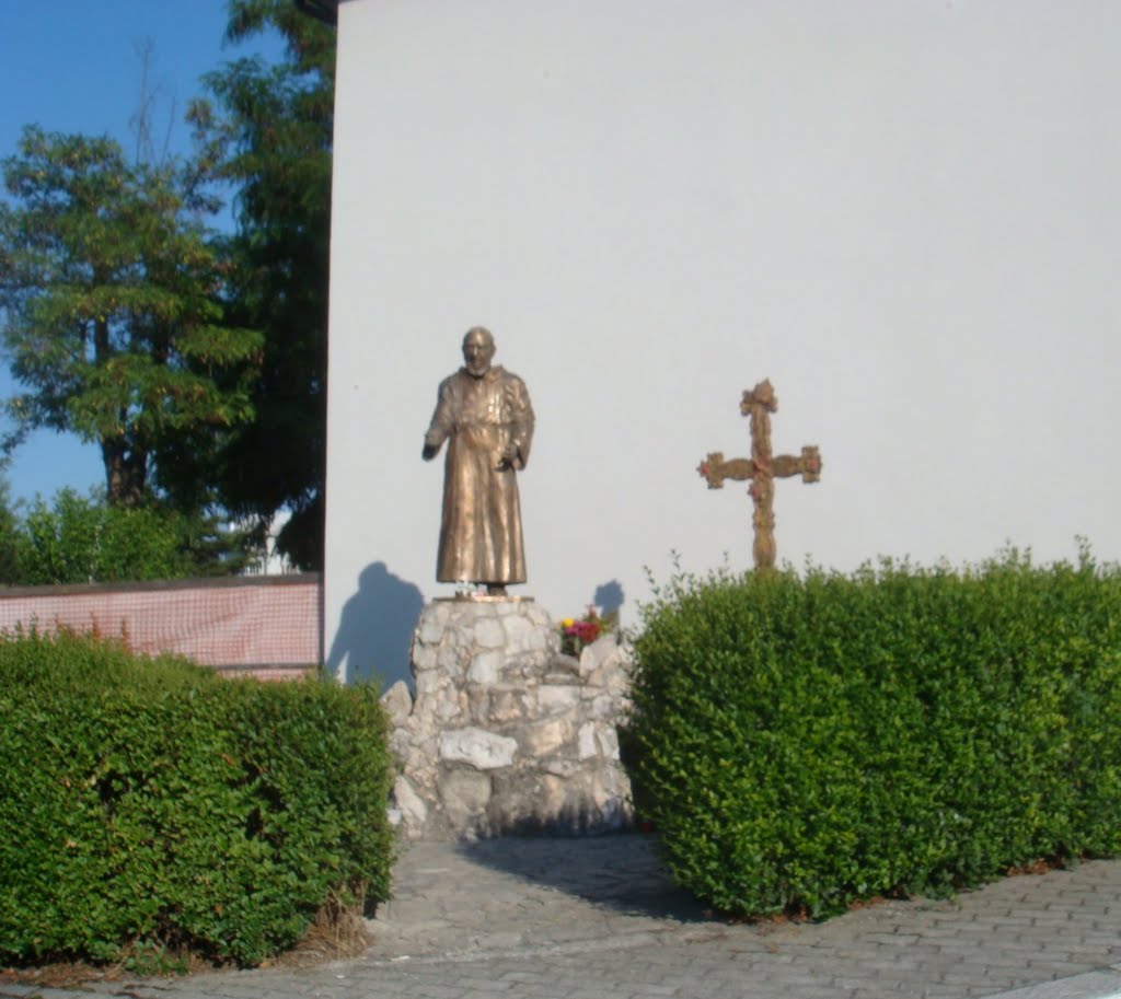 Statua Padre Pio, Rione San Rocco - Potenza by Patrizio Pinnaro'