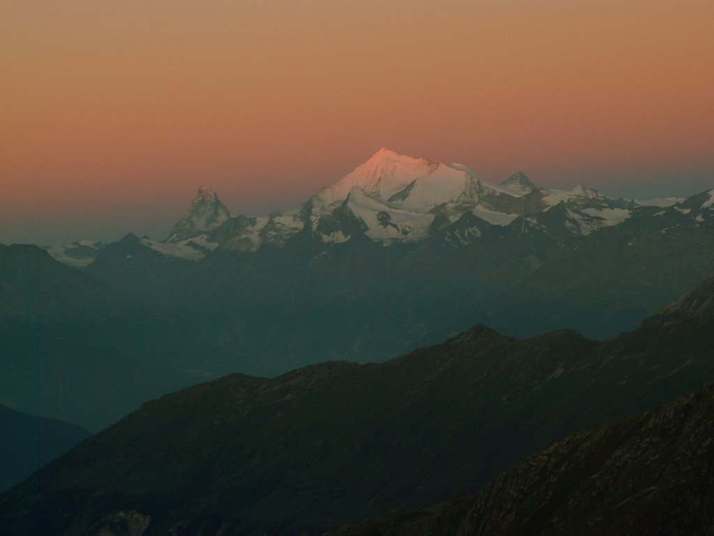 Erste Sonnenstrahlen am Weisshorn by Norbert Burgener