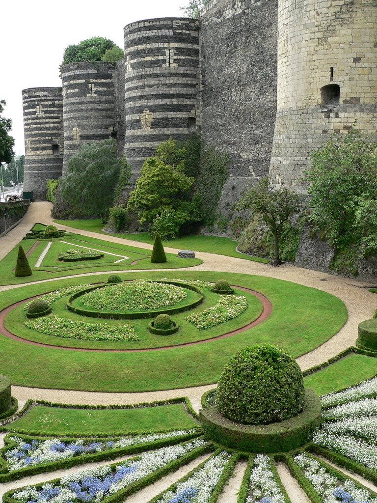 Garden of the castle by Denis Goujon