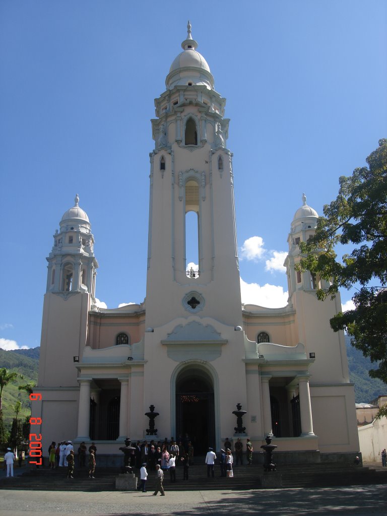 Panteón Nacional de Caracas by Roberto Acosta