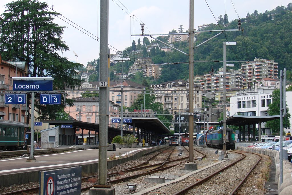 Bahnhof in Locarno by foerslot