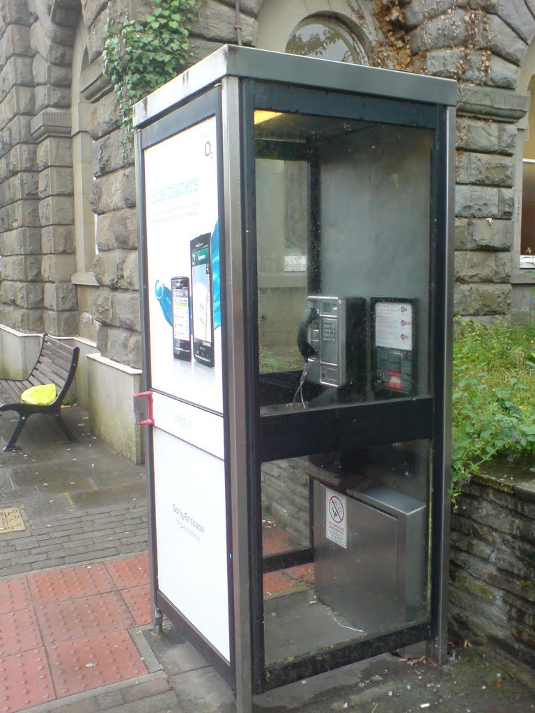 01495763244 Out side town hall pontypool by Hywel clatworthy