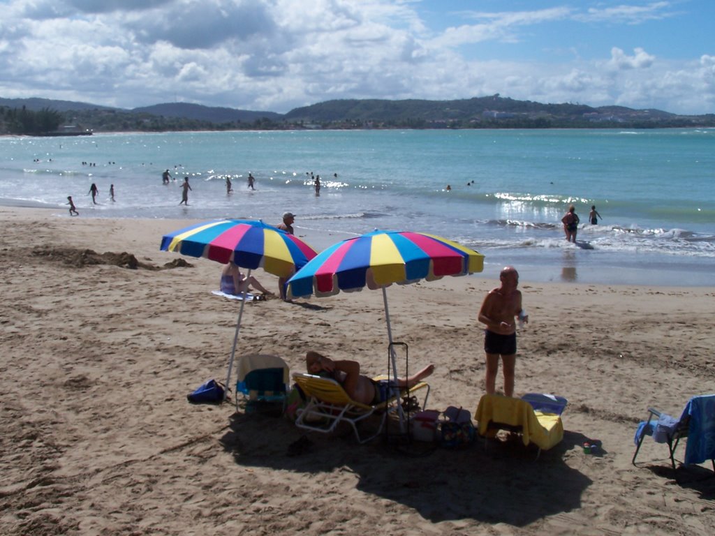 Balneario la Monserrate. Luquillo. Puerto Rico. by Hector Vincent Alvarez