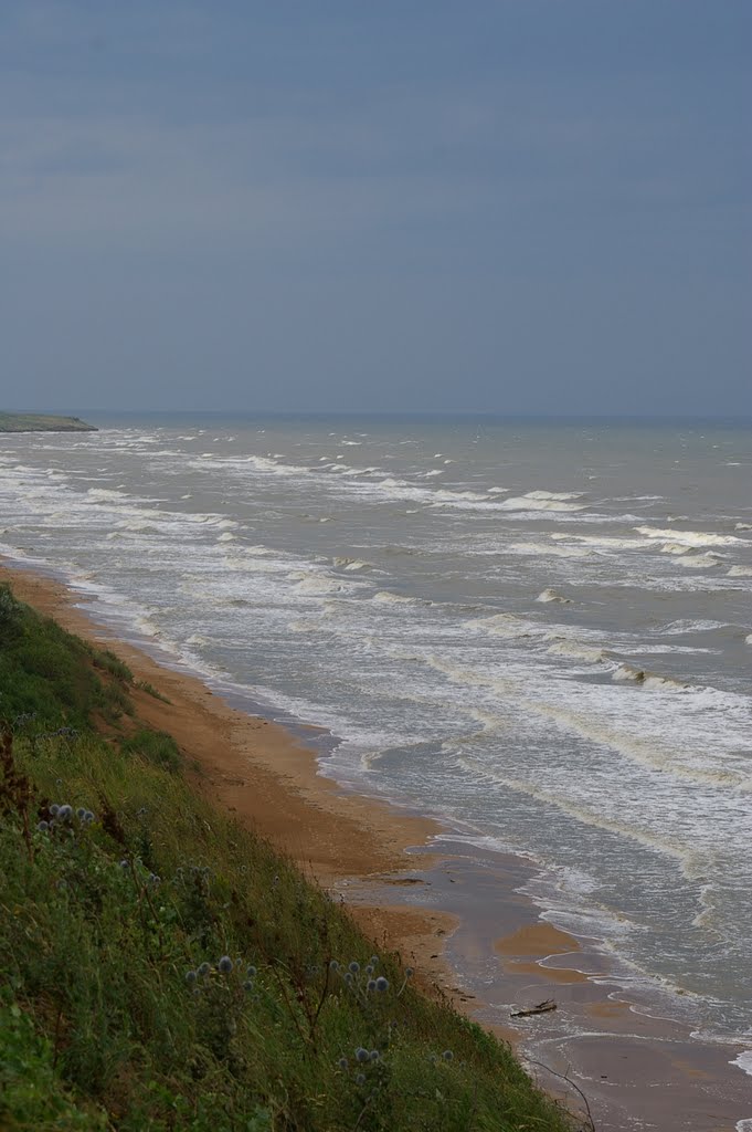 Вид на пляж-море с Кучугуры :) Почему то все фотографии в Инете сделаны именно справа на лево, именно в этом ракурсе. by vsolon