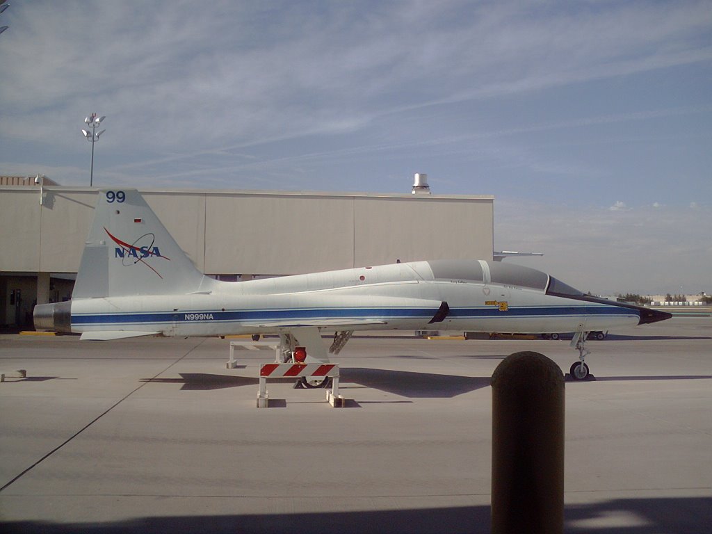 Nasa T-38 Talon at El Paso Int. Airport by Hoobens